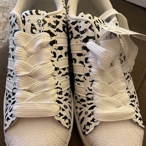 Superstar  W (Adidas) Women's Sneakers Black and White with Laces 9M